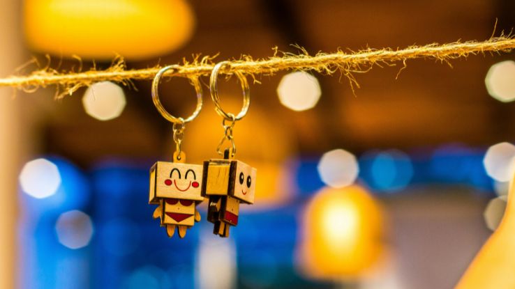 shallow focus photography of keychains